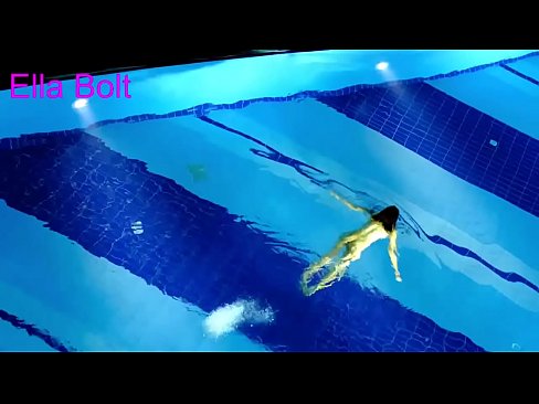 ❤️ Non podo deixar de mirar, unha moza loira que é sorprendida nadando espida na piscina do resort ELLA BOLT Vídeo de puta  en % gl.pornpictureshq.ru % ️❤